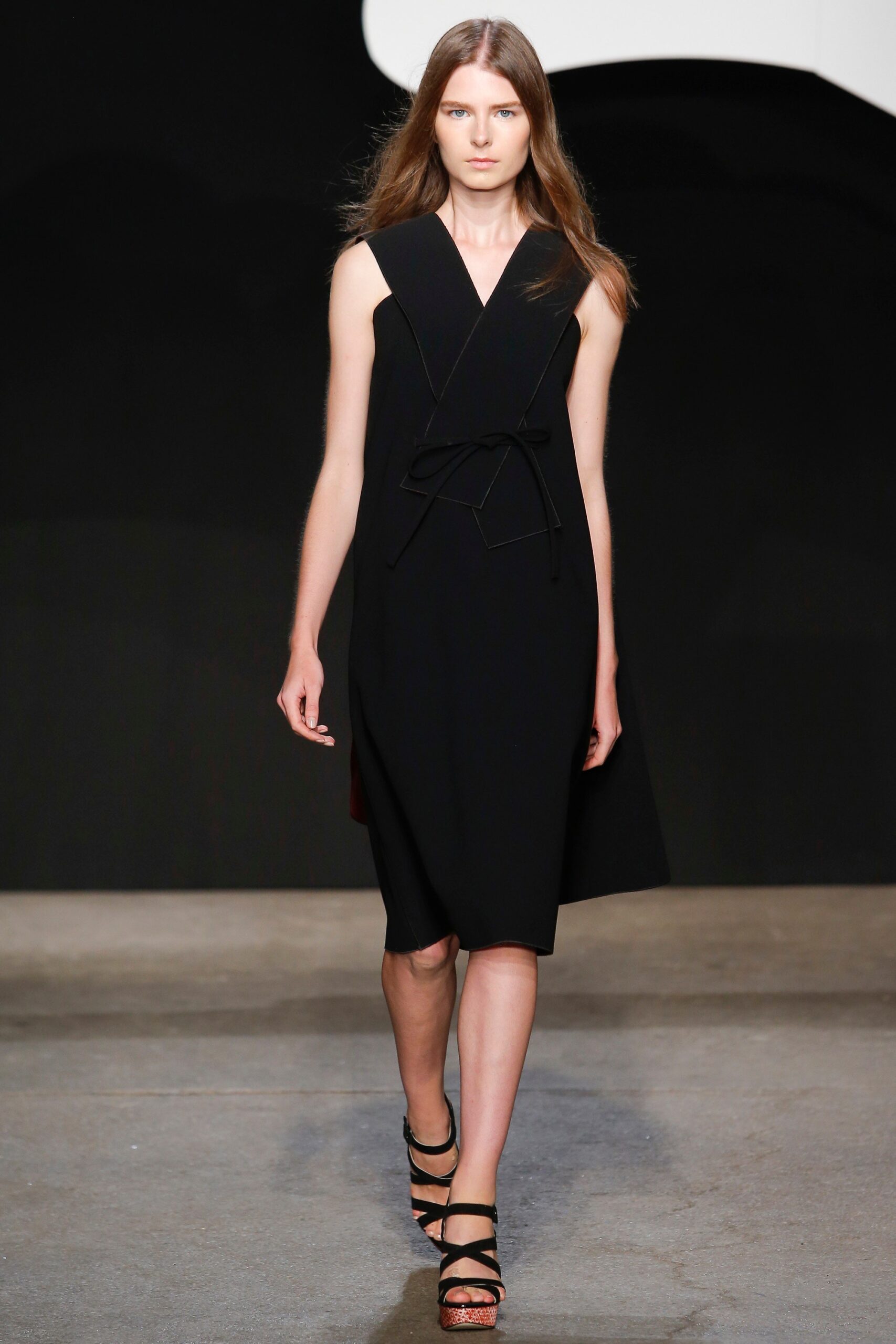 black fitted sleeveless dress