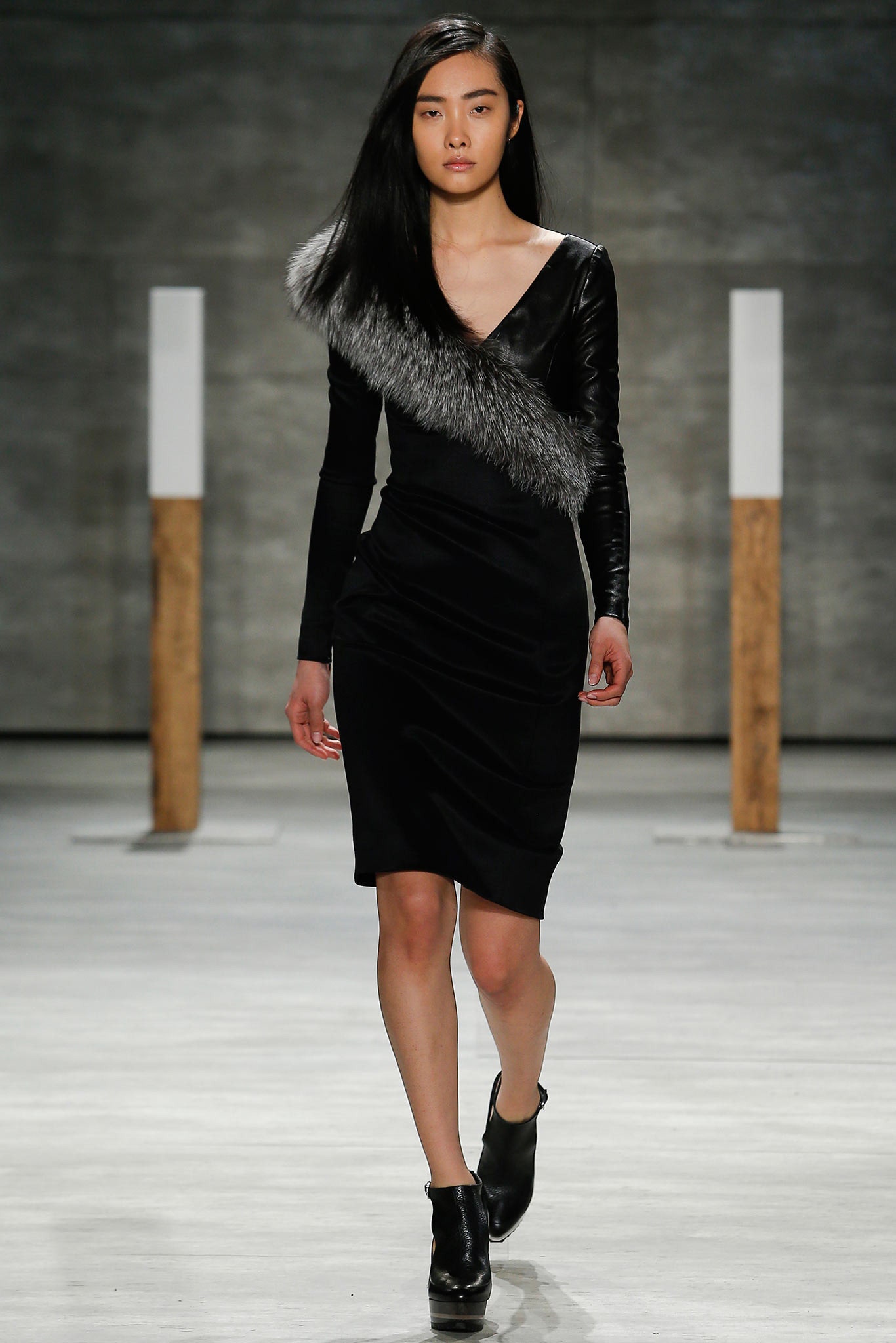 black fitted dress with fur scarf