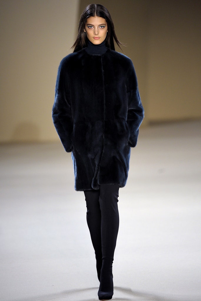 black fur long-sleeve collared relaxed coat