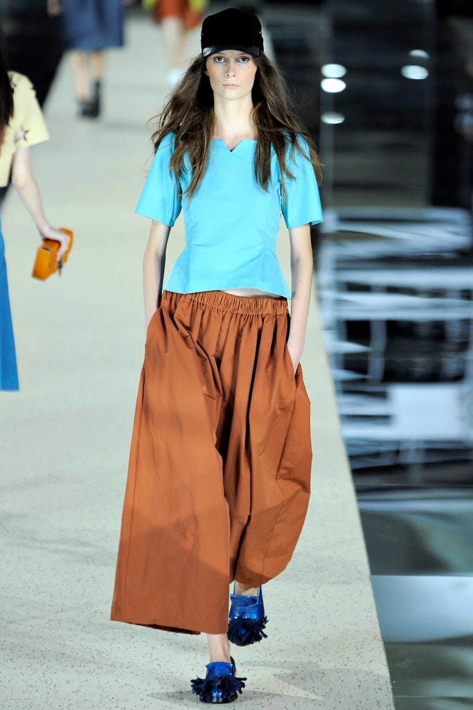 blue top brown pleated skirt