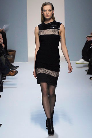 black fitted sleeveless dress