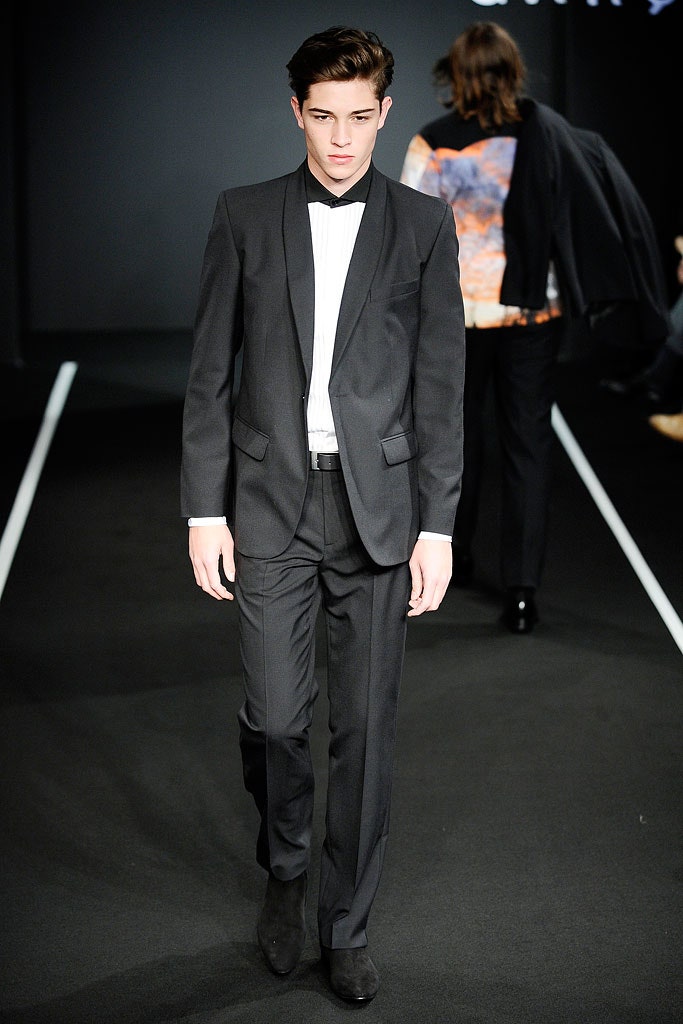 black wool long-sleeve collared tailored buttoned suit