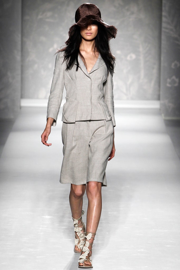 beige linen tailored straight-leg short shorts