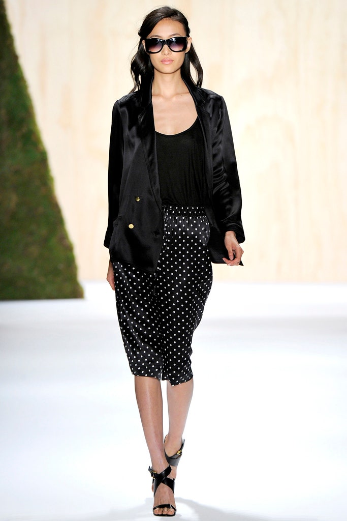 black silk fitted pencil skirt