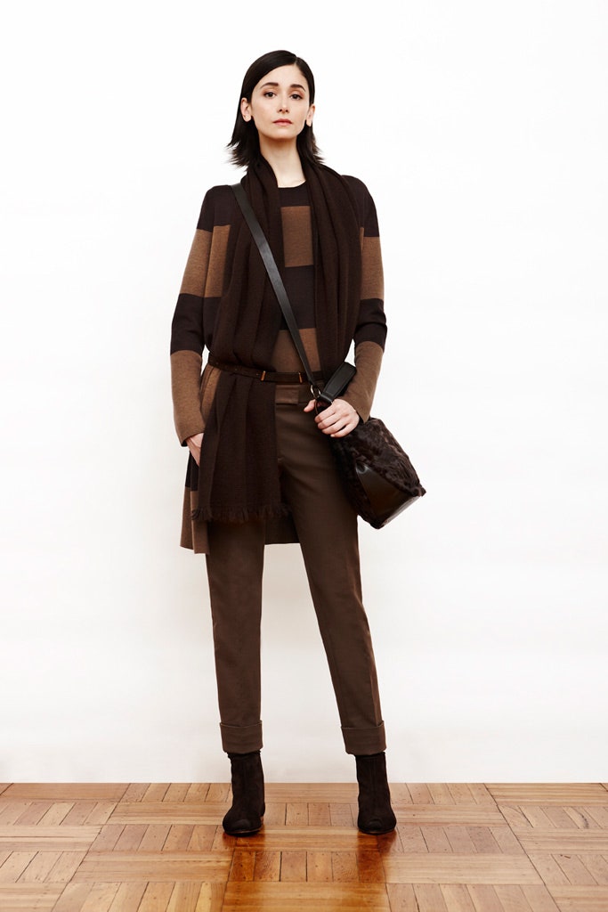 brown and black relaxed sweater outfit