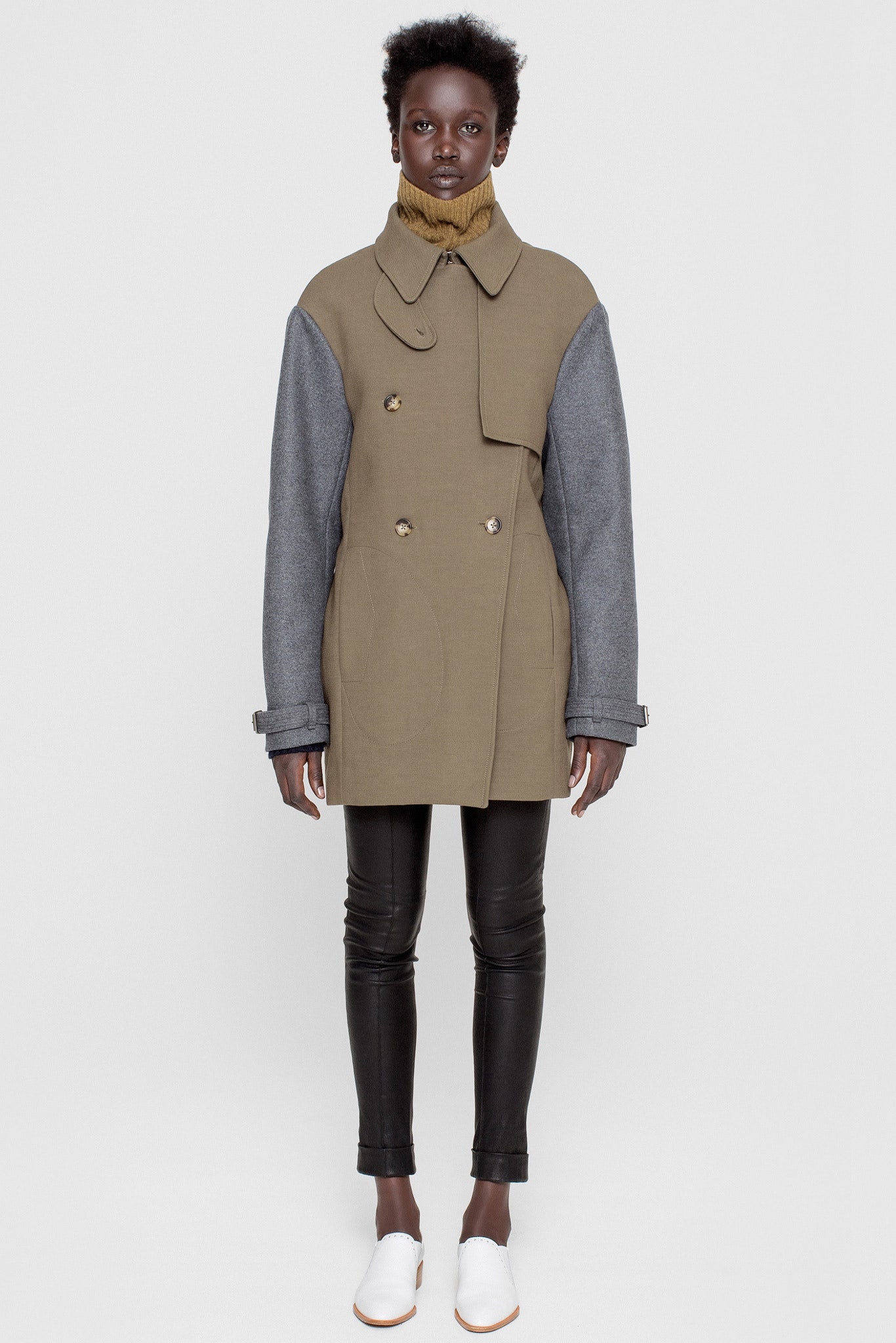 green cotton long-sleeve collared fitted buttoned coat