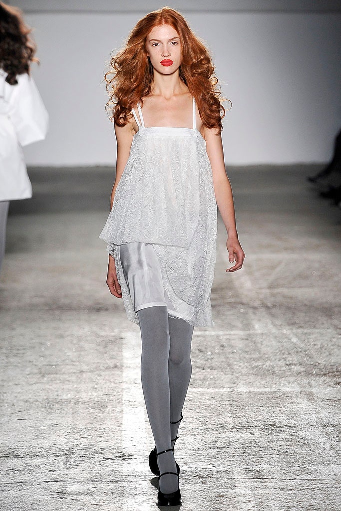 white lace sleeveless dress