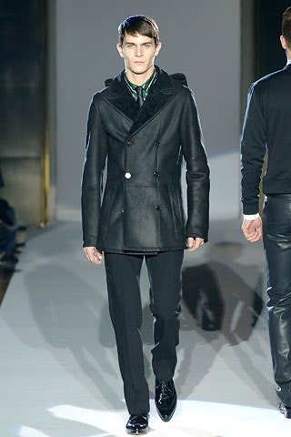 black leather long-sleeve collared fitted zippered coat