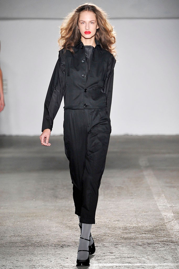 black fitted jacket and pants