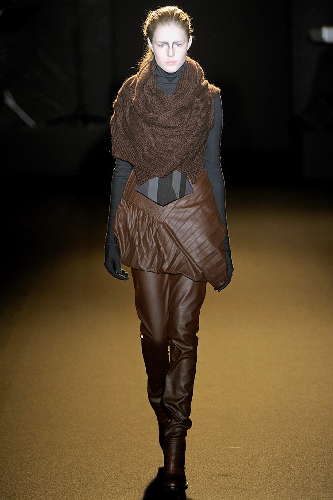 black fitted top with brown scarf and pants