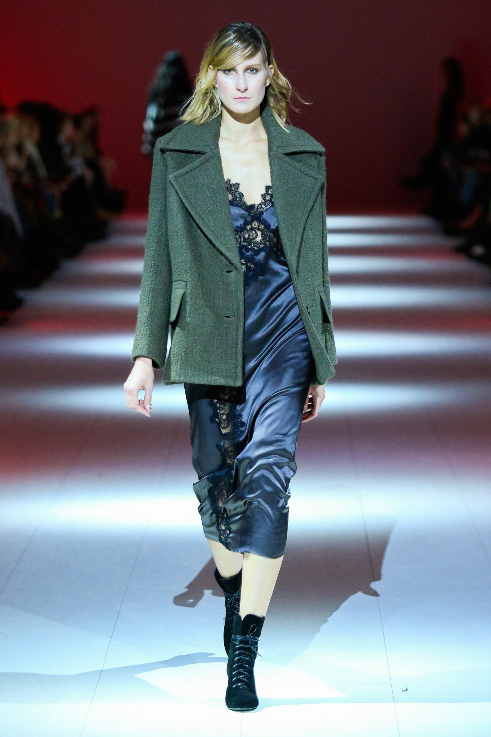 green wool long-sleeve collared relaxed buttoned coat