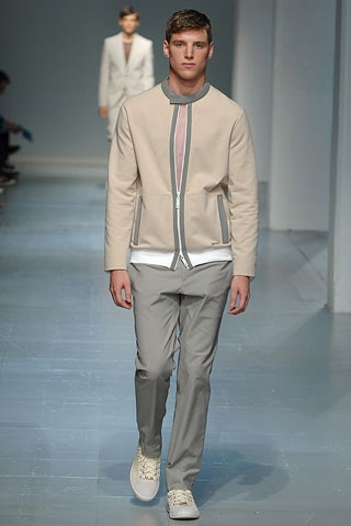 beige cotton long-sleeve collared fitted zippered jacket