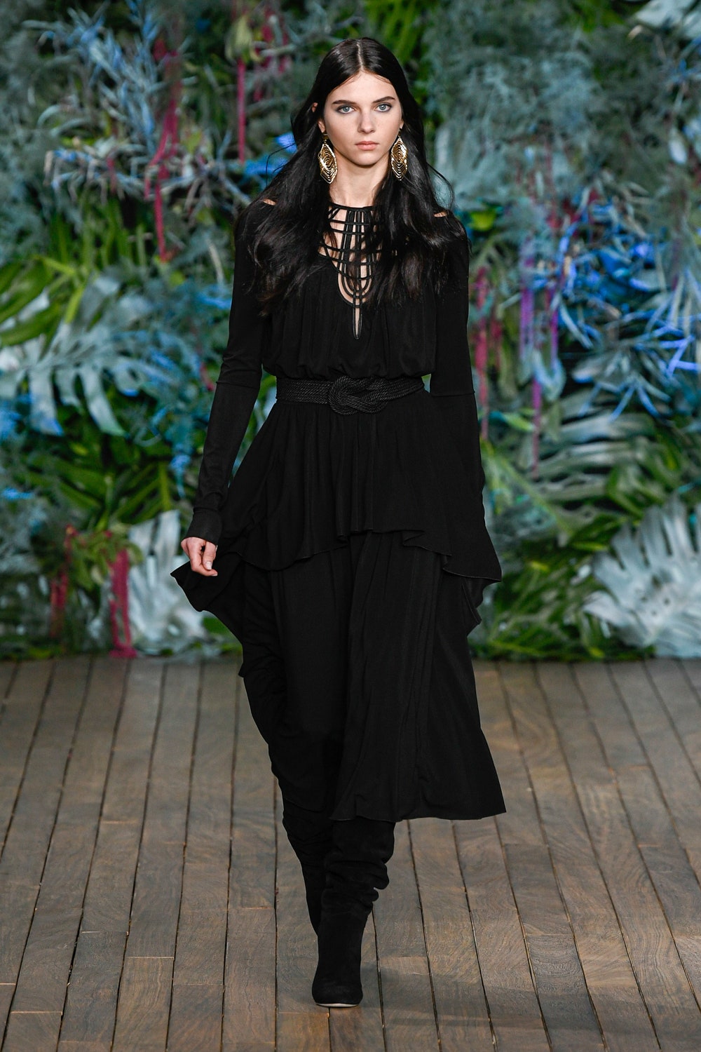 black fitted long-sleeve dress