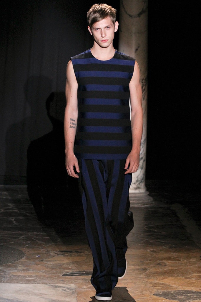 blue sleeveless collared fitted striped top