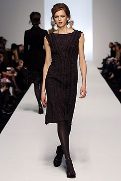 black fitted sleeveless dress