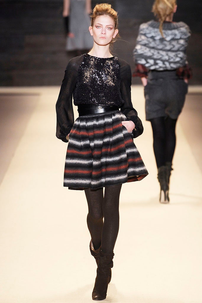 black silk long-sleeve v-neck fitted sequined blouse