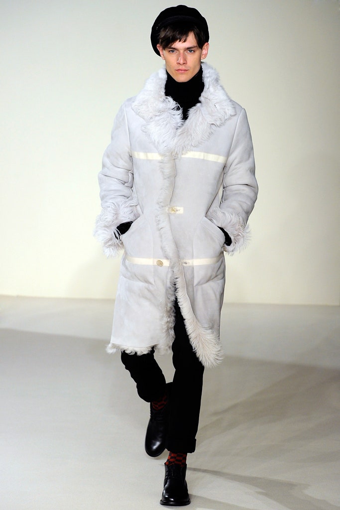 gray fur long-sleeve collared fitted buttoned layered coat