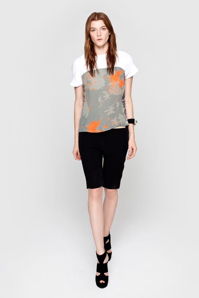 gray short-sleeve fitted floral top