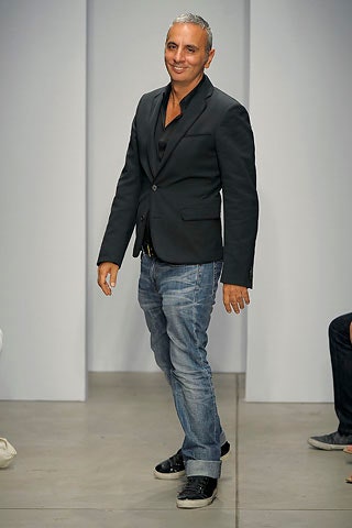 black blazer with blue jeans