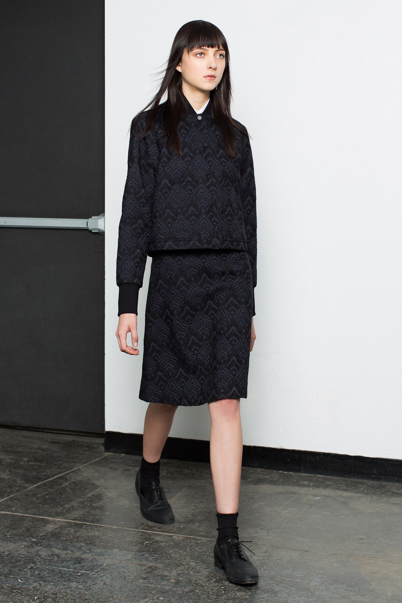 black cotton long-sleeve collared fitted textured top