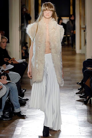 white fur vest and pleated skirt