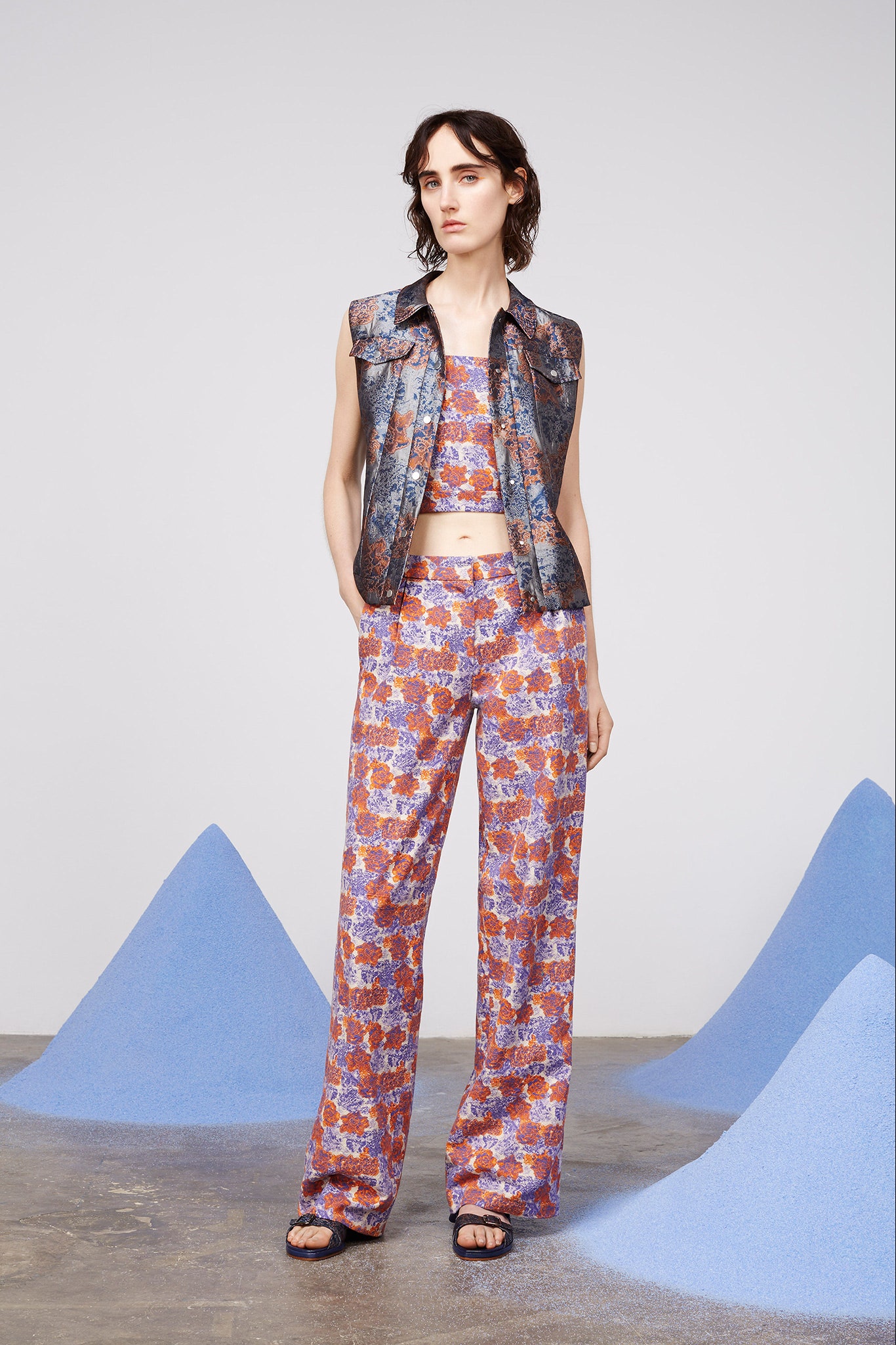blue cotton sleeveless fitted printed crop-top