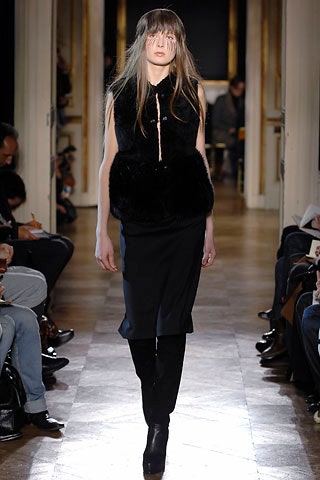 black fur sleeveless collared fitted layered top