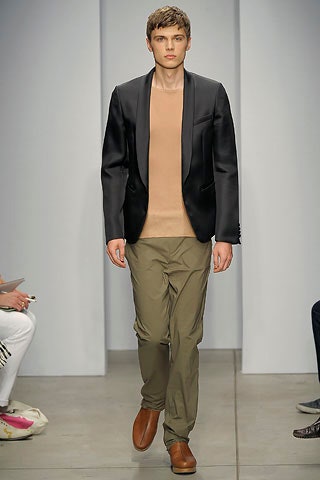 black blazer beige top green pants