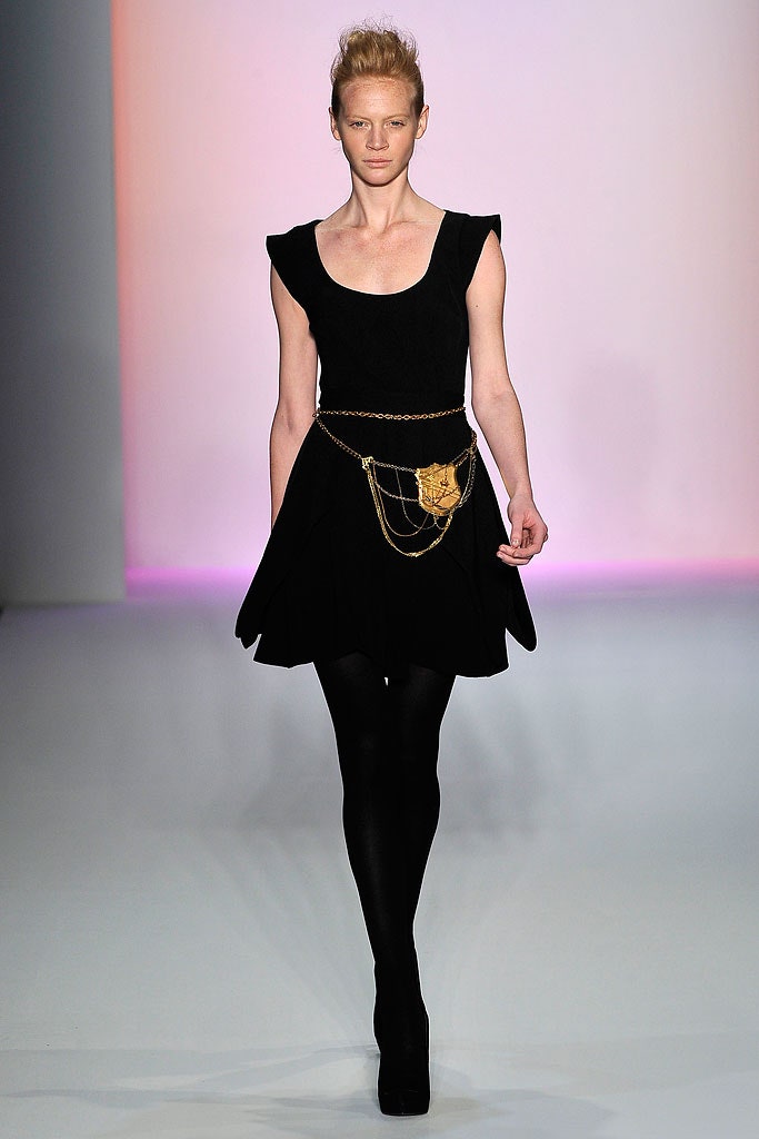 black fitted sleeveless dress