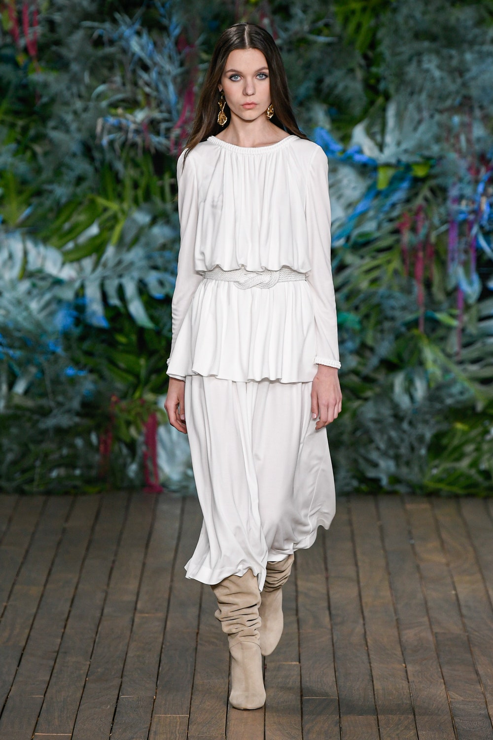 white pleated midi dress with beige boots