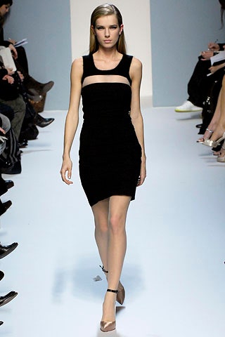 black fitted sleeveless dress
