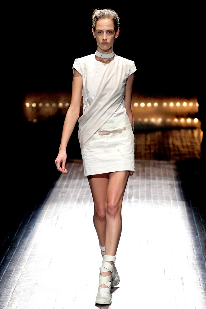 white fitted sleeveless dress