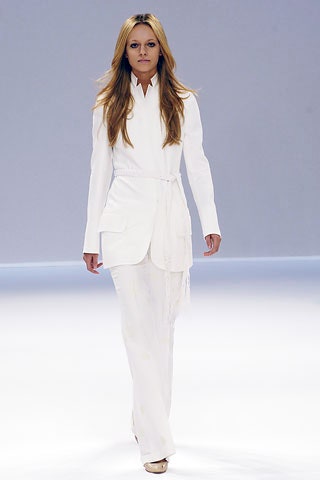 white cotton long-sleeve collared fitted zippered pockets blazer