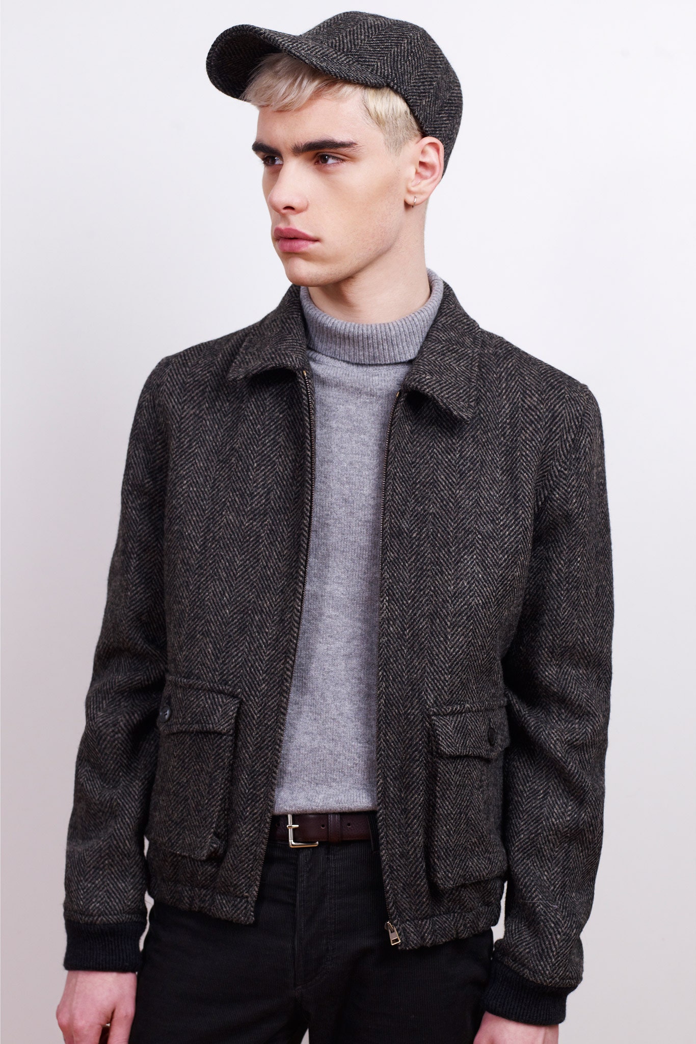 gray wool long-sleeve collared fitted zippered pockets jacket