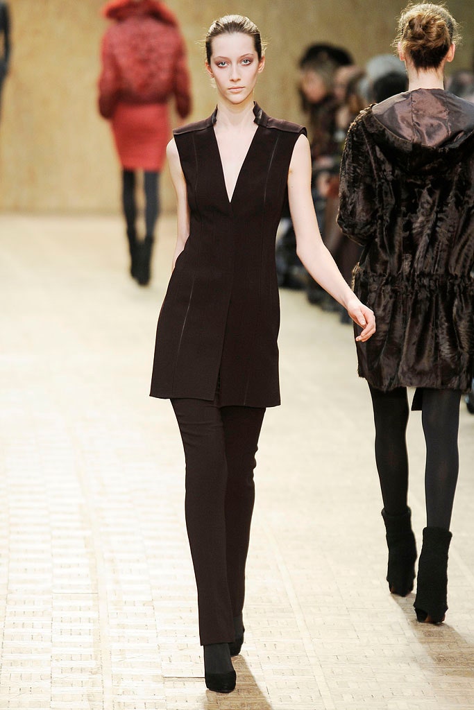black silk sleeveless v-neck fitted straight-leg jacket
