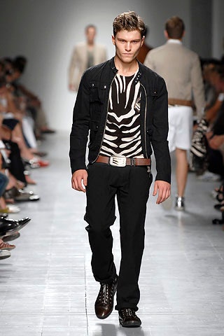 black fitted jacket with printed shirt