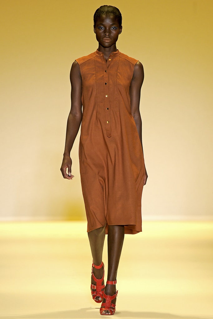 brown cotton midi dress with red shoes