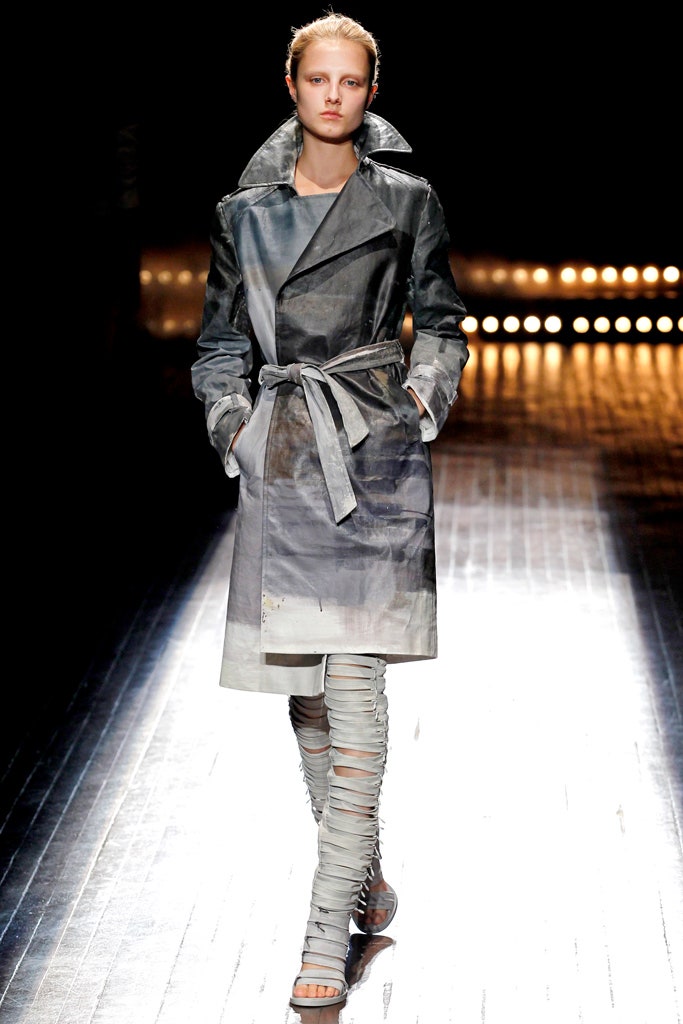 gray cotton long-sleeve collared fitted belted trench
