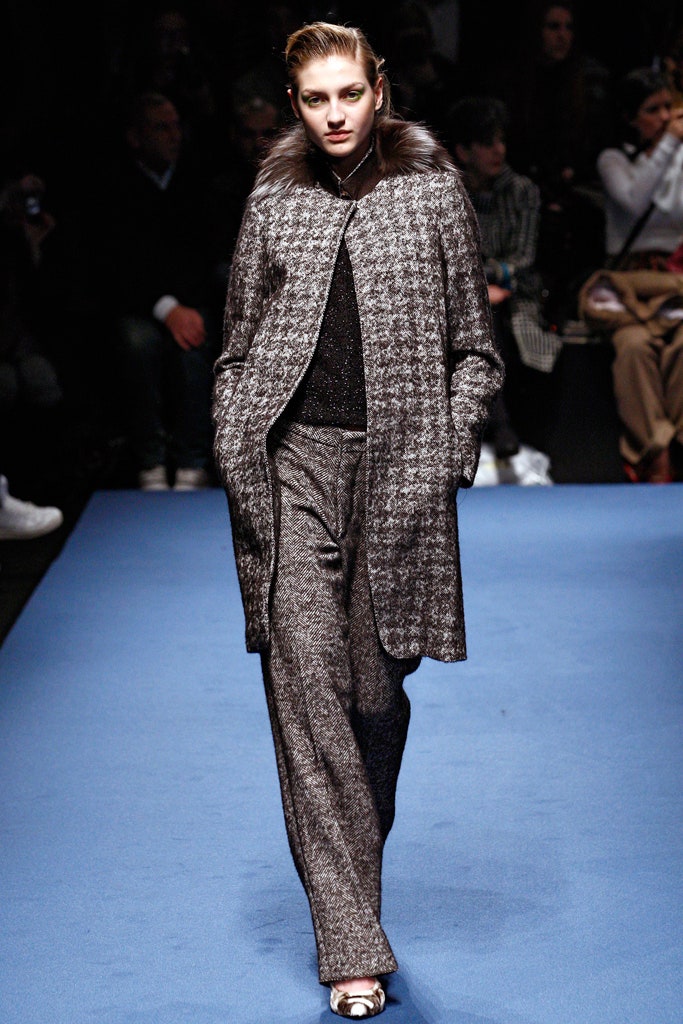 gray wool long-sleeve collared relaxed checked coat