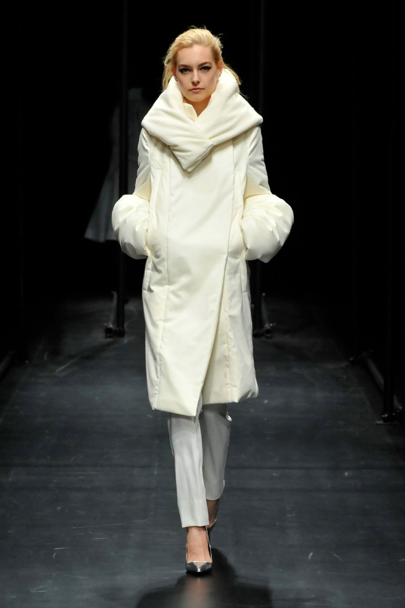 A relaxed white coat with long sleeves and a collared design, paired with matching pants.