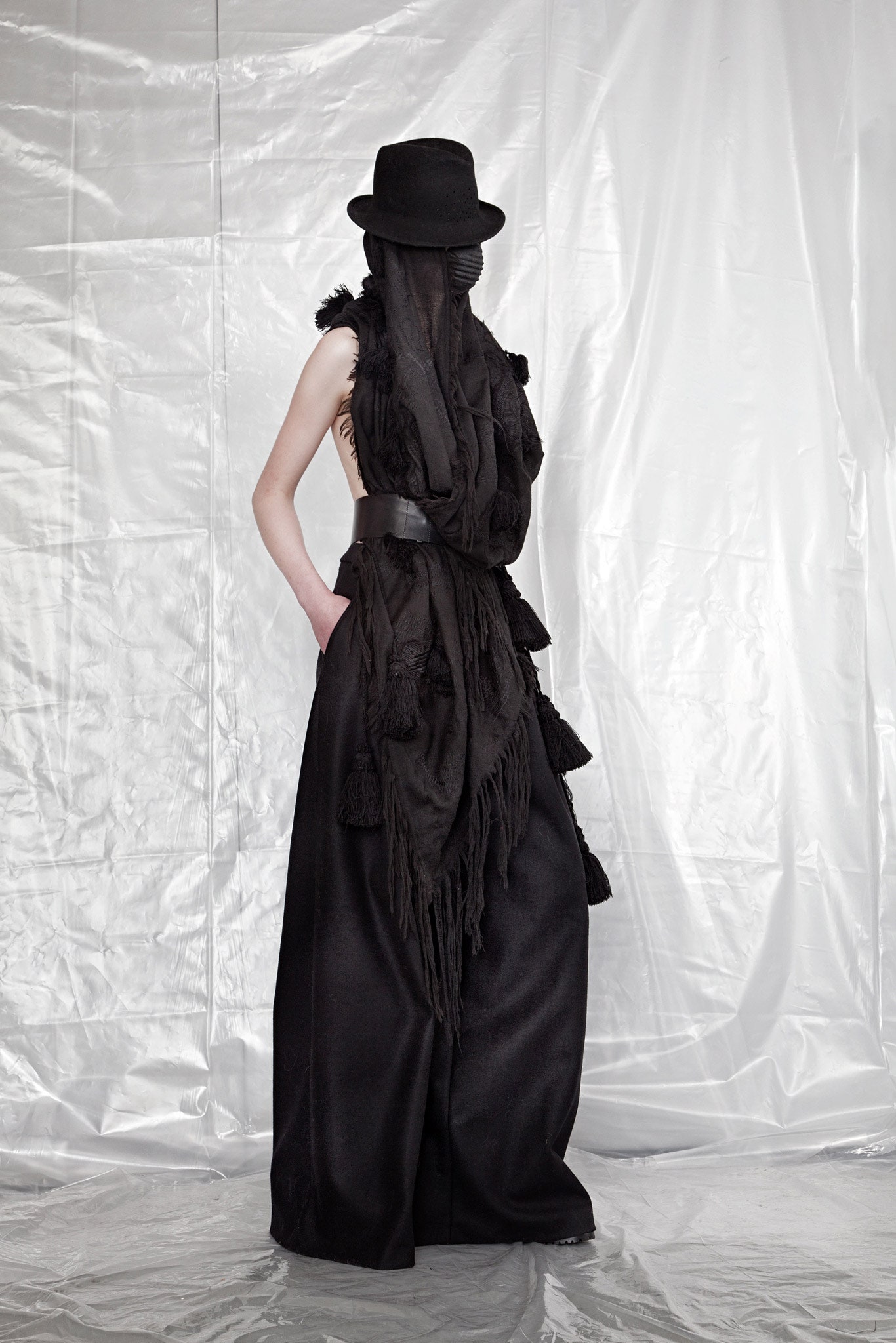 black wool relaxed fringed scarf