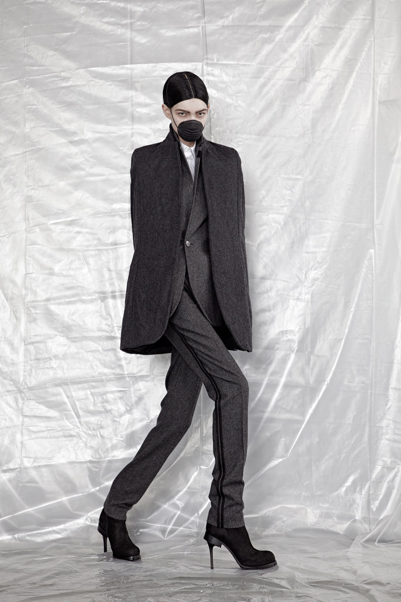 black wool long-sleeve collared structured layered coat