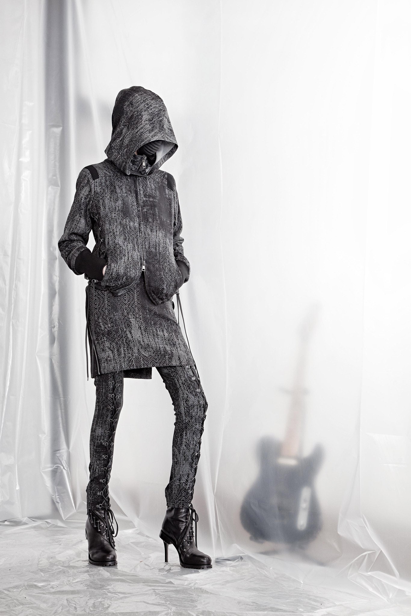 black cotton long-sleeve hooded fitted zippered jacket
