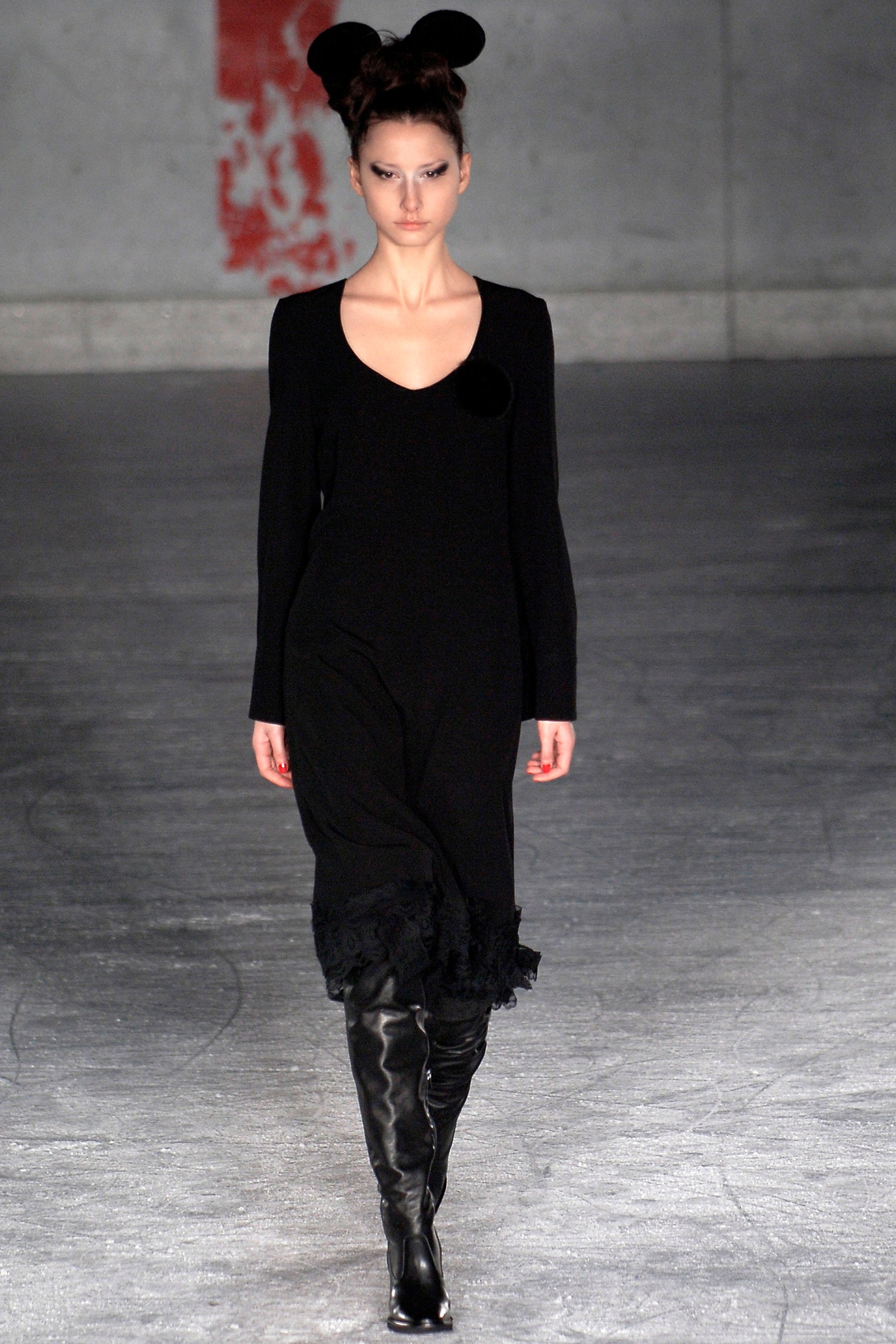 black fitted midi dress with boots