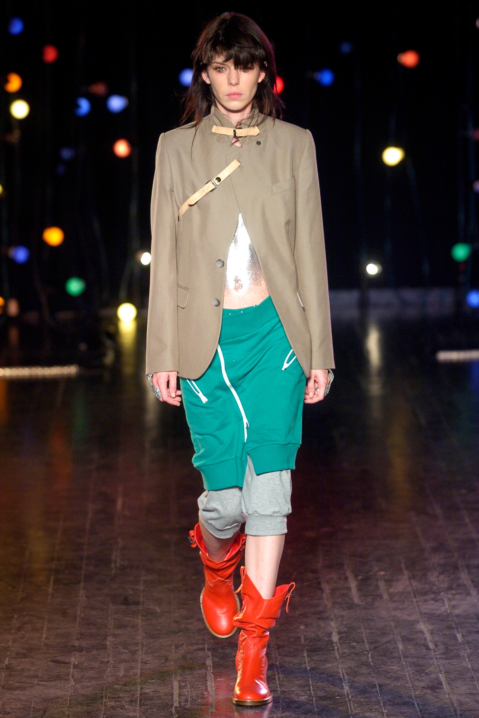 beige long-sleeve collared tailored buttoned jacket