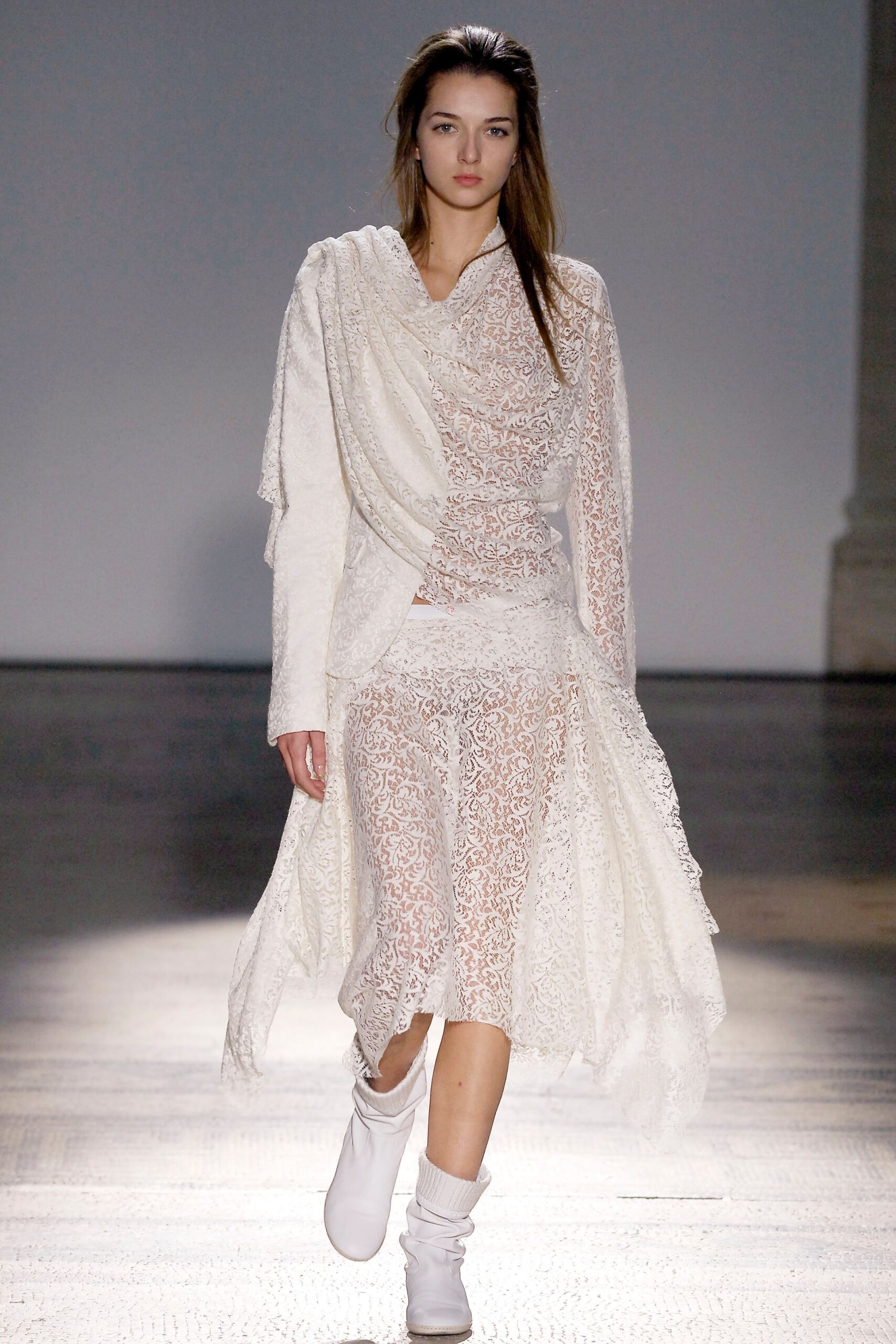 white lace sleeveless dress