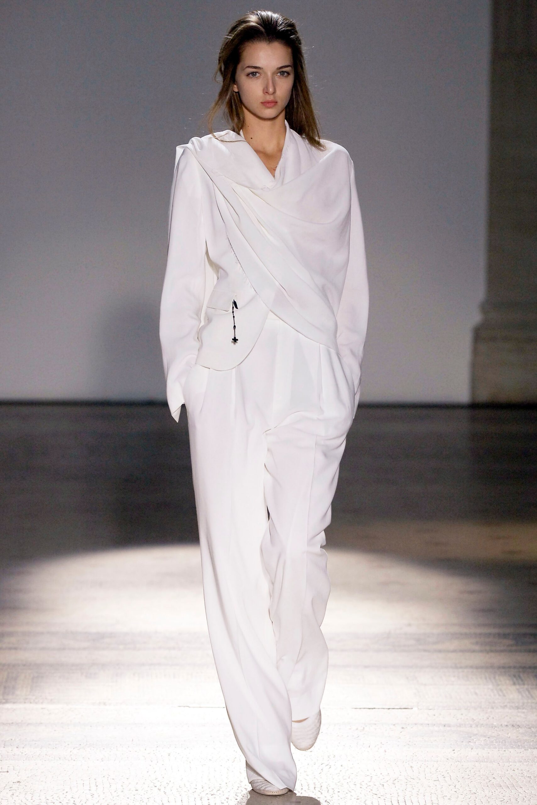 white relaxed pants and fitted blouse