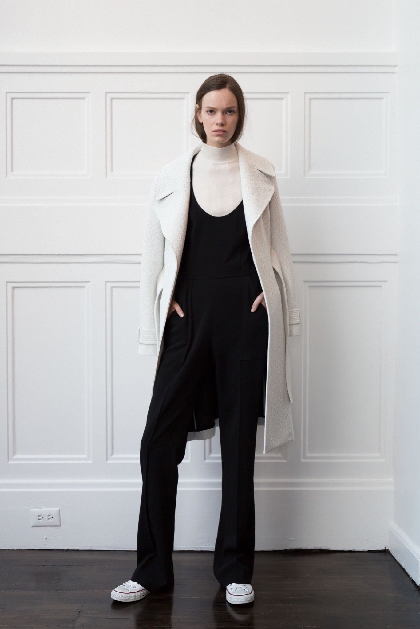 white wool long-sleeve collared relaxed buttoned coat