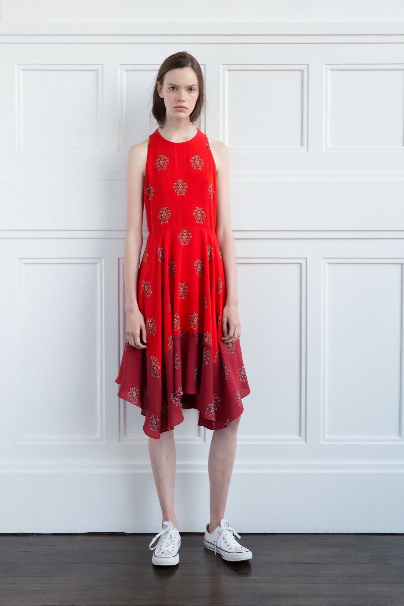 red flared sleeveless dress