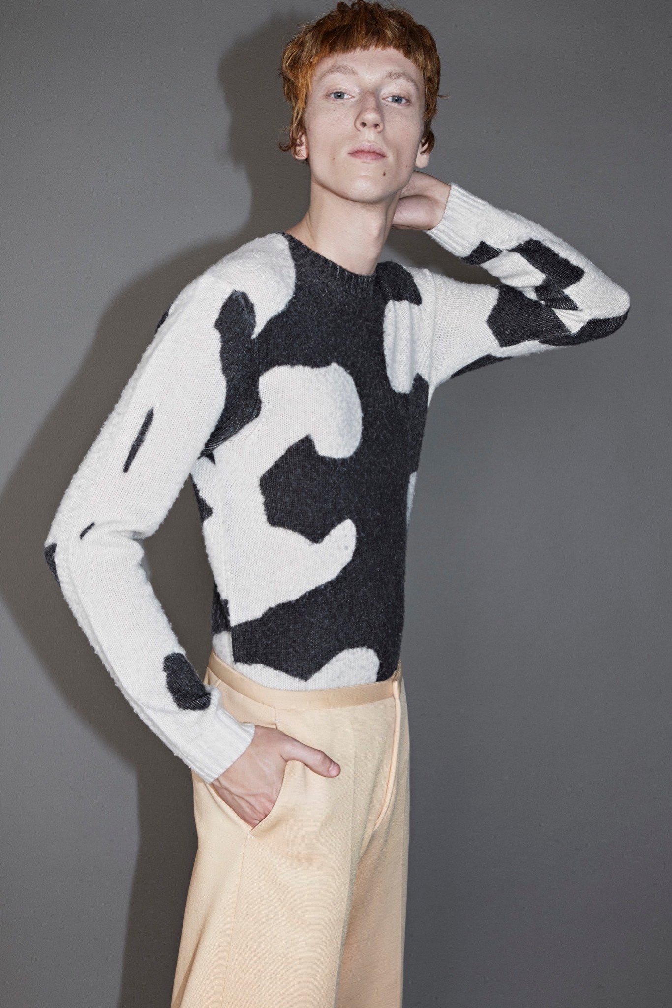black wool long-sleeve collared fitted printed sweater